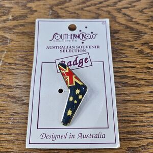 New old stock  Australian Boomerang Souvenir Travel Lapel or Hat 2” Pin Flag